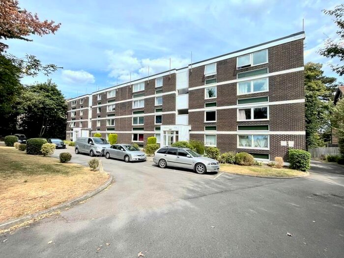 2 Bedroom Flat To Rent In Elm Close, Bassett Avenue, Southampton, SO16