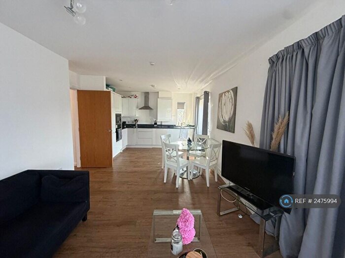 3 Bedroom Flat To Rent In Lower Broughton Road, Salford, M7