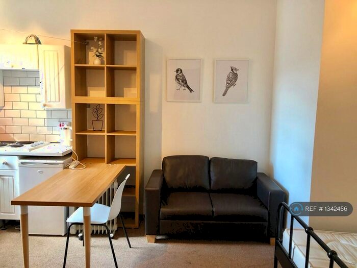 Studio To Rent In Causewayside, Edinburgh, EH9