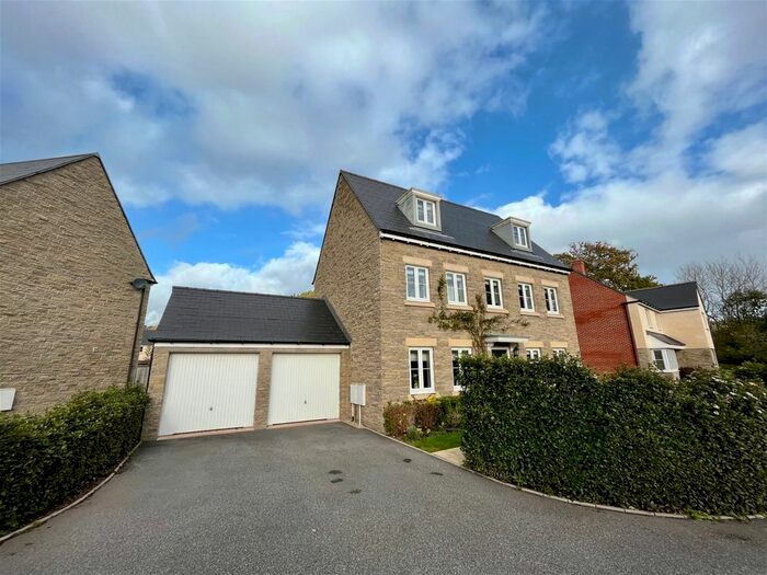 5 Bedroom Detached House For Sale In Nicholls Place, Bovey Tracey, TQ13