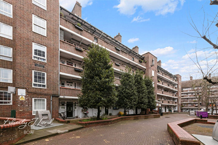 2 Bedroom Flat To Rent In Bromley High Street, London, E3