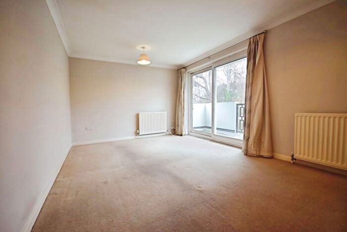 2 Bedroom Flat To Rent In Albemarle Road, Beckenham, BR3