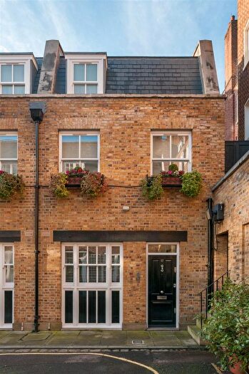 3 Bedroom Property To Rent In George Street, London, W1U