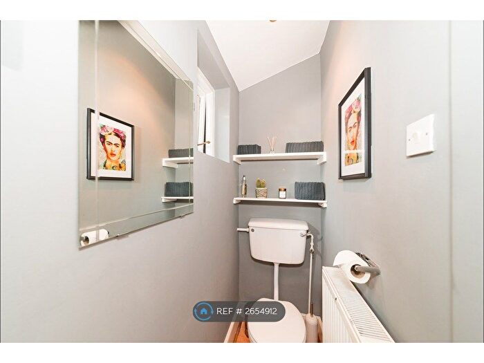 2 Bedroom Flat To Rent In Brixton Hill, London, SW2