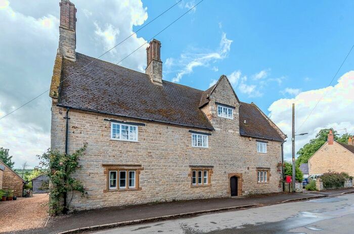 5 Bedroom Detached House For Sale In Cross Tree Road, Wicken, Milton Keynes, MK19