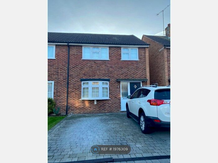 3 Bedroom Semi-Detached House To Rent In Lower Croft, Swanley, BR8