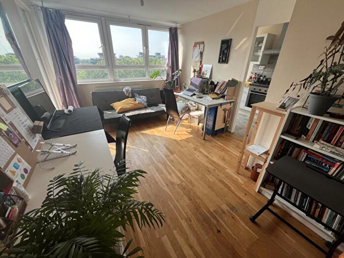 1 Bedroom Flat To Rent In Totteridge House, Clapham Junction, SW11