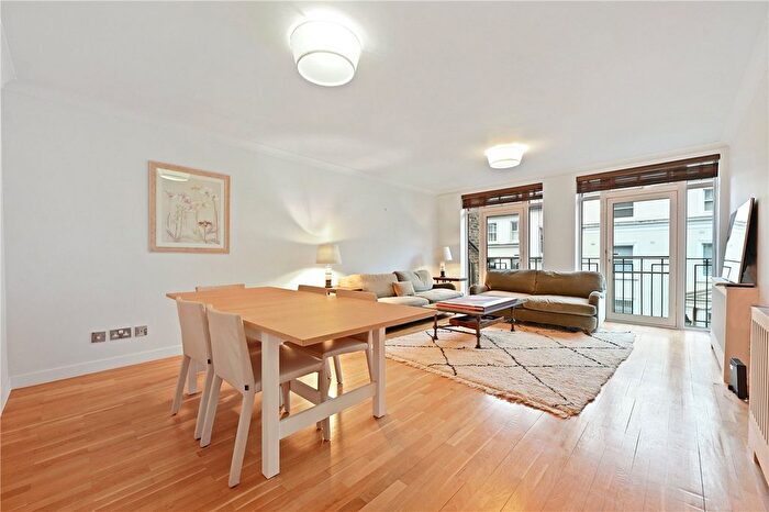 3 Bedroom Flat To Rent In Hyde Park Gate, Kensington, London, SW7