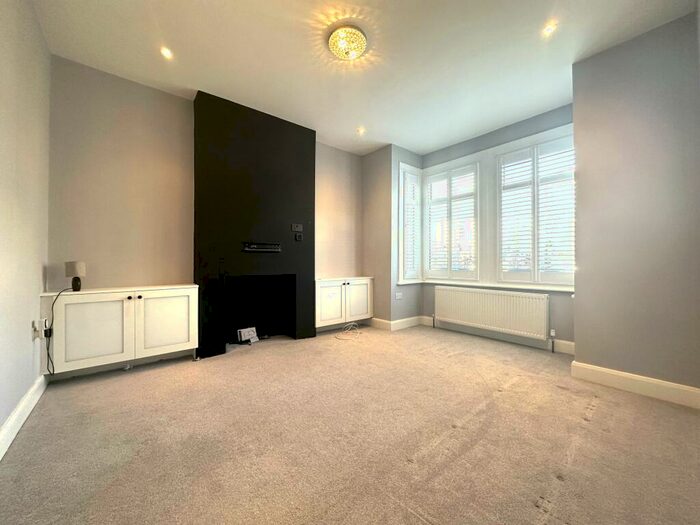 5 Bedroom Detached House To Rent In Clevedon Road, Norbiton, KT1