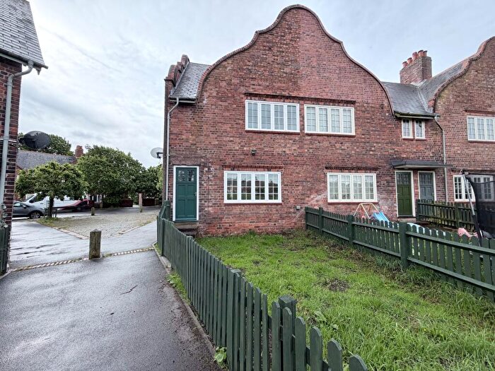 3 Bedroom Semi-Detached House To Rent In Model Village, Creswell, S80