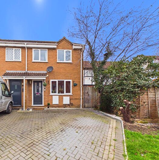 3 Bedroom Semi Detached House For Sale In Honeybourne Drive, Cheltenham, Gloucestershire, GL51