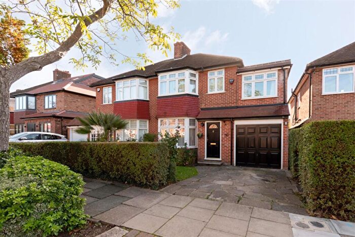 4 Bedroom Semi-Detached House For Sale In Oakwood Park Road, London, N14