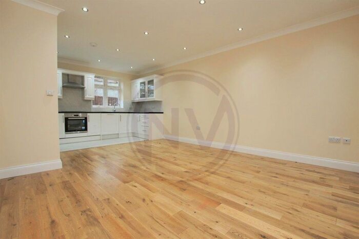 2 Bedroom Semi-Detached House To Rent In Umfreville Road, London, N4