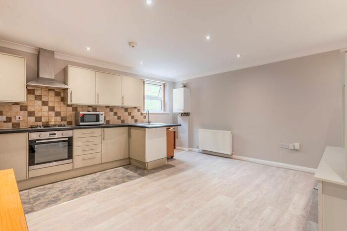 1 Bedroom Flat To Rent In Salusbury Road, Queen's Park, London, NW6