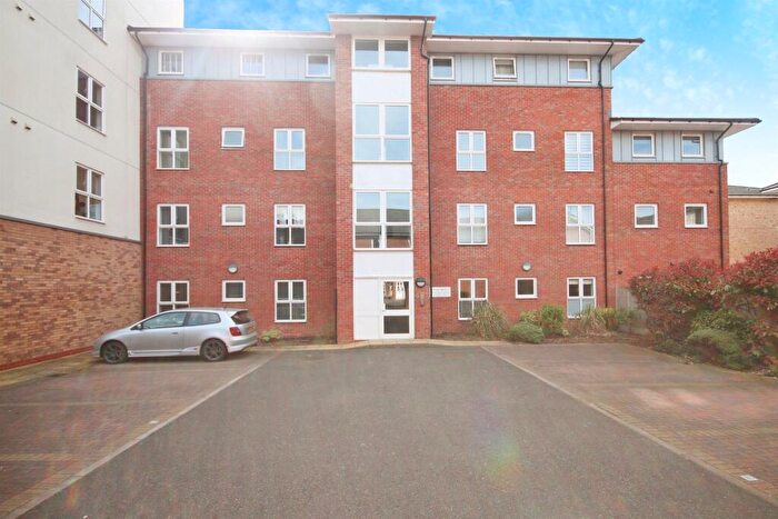 1 Bedroom Apartment For Sale In Kingfisher Close, Warwick, CV34