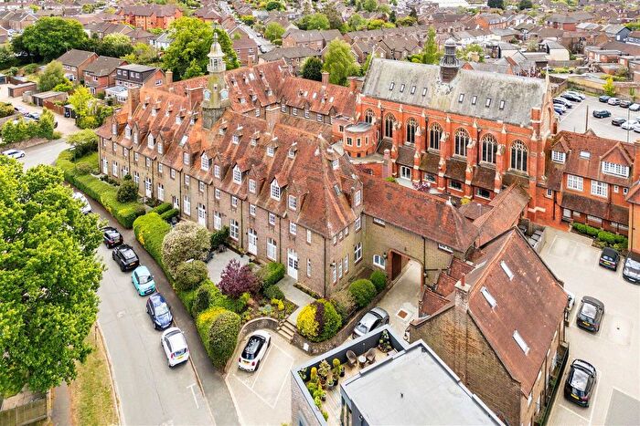 2 Bedroom Property For Sale In Syresham Gardens, Haywards Heath, RH16