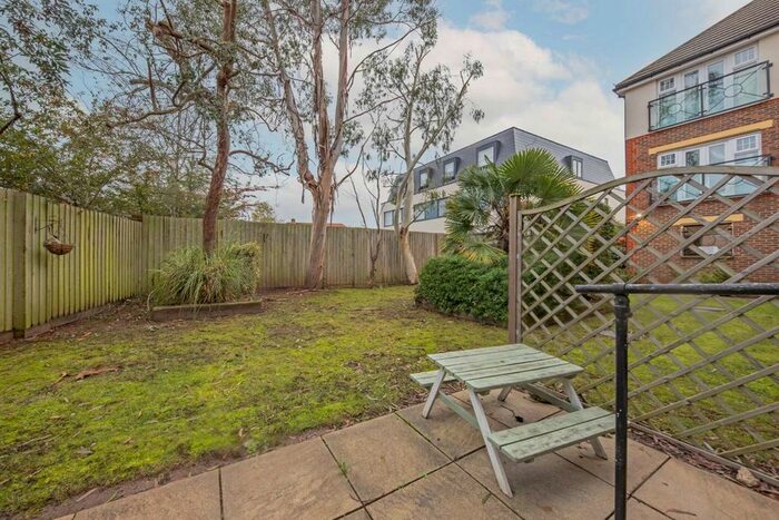 2 Bedroom Flat To Rent In Batavia Road, Sunbury-On-Thames, TW16