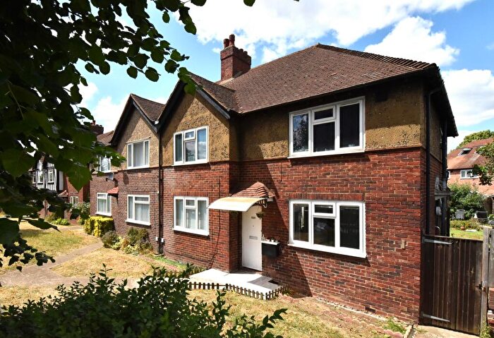 3 Bedroom Maisonette For Sale In Westhorne Avenue, Eltham, SE9
