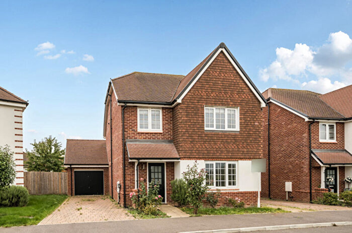 4 Bedroom Detached House For Sale In Dillmount Drive, Walton-On-Thames, Surrey, KT12
