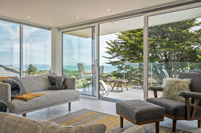 3 Bedroom Apartment For Sale In Boscombe Overcliff Drive, Southbourne, Bournemouth, Dorset, BH5