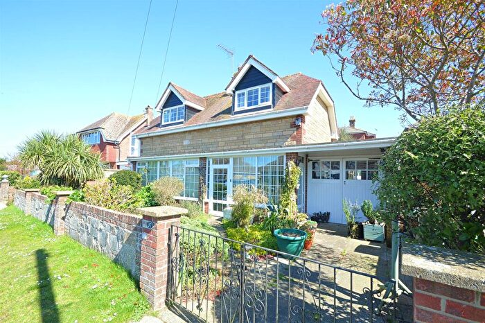 3 Bedroom Detached House For Sale In Ideal Family Home * Lake, PO36