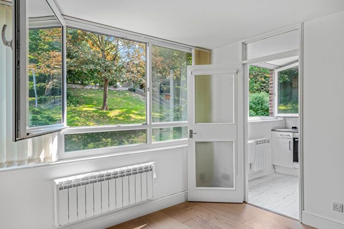 Studio For Sale In Bromwich House, Howson Terrace, TW10