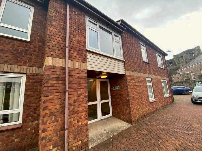 2 Bedroom Flat To Rent In Castle View, Neath, Neath Port Talbot. SA11