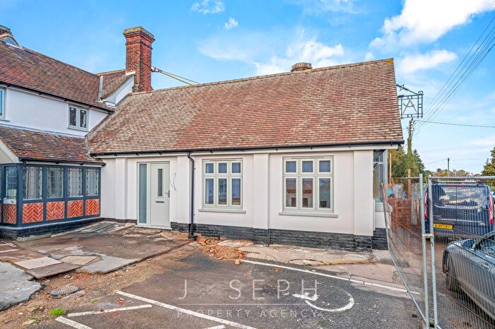 1 Bedroom Semi-Detached Bungalow For Sale In Ipswich Road, Holbrook, IP9