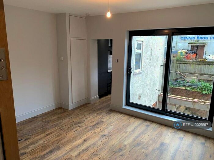 2 Bedroom Flat To Rent In Oval Road, Croydon, CR0