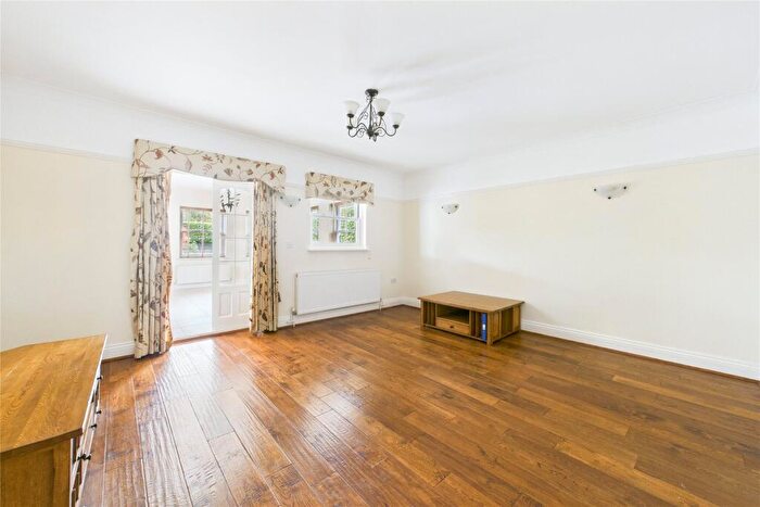 2 Bedroom Bungalow To Rent In Finchampstead Road, Wokingham, Berkshire, RG40