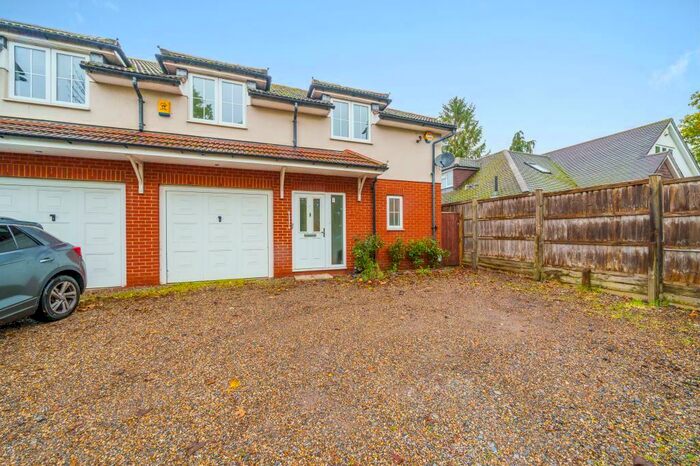 4 Bedroom Semi-Detached House To Rent In Woking, Surrey, GU22