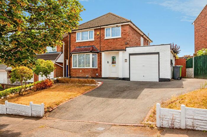 3 Bedroom Detached House For Sale In Ivanhoe Road, Birmingham, B43