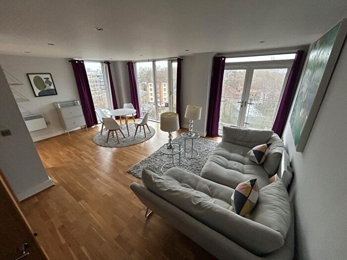 2 Bedroom Flat To Rent In Lime House Court, E14
