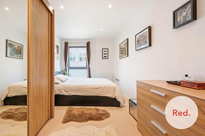 2 Bedroom Flat To Rent In Oval Road, Camden, London, NW1