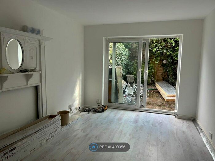 2 Bedroom Maisonette To Rent In Glentham Road, London, SW13