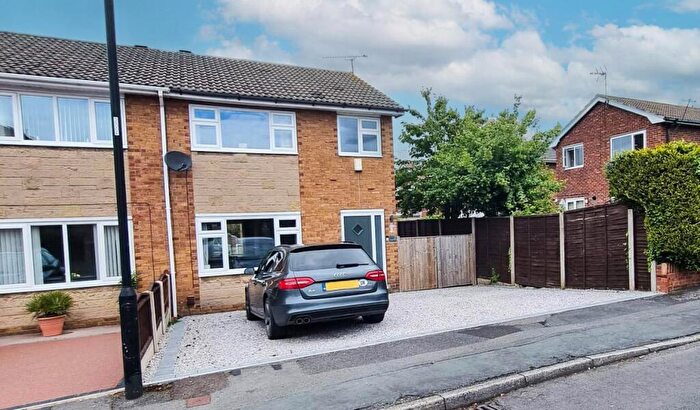 3 Bedroom Semi-Detached House For Sale In Kingfisher Court, Rossington, Doncaster, DN11