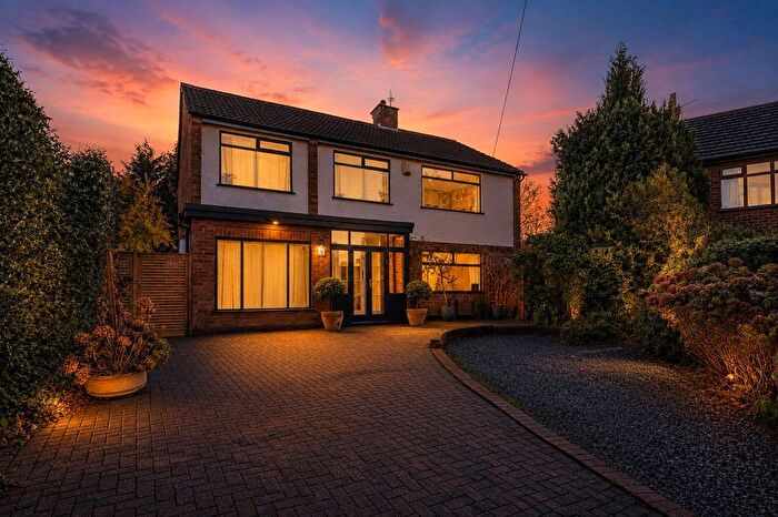 5 Bedroom Detached House For Sale In Croft Close, Hale Barns, WA15