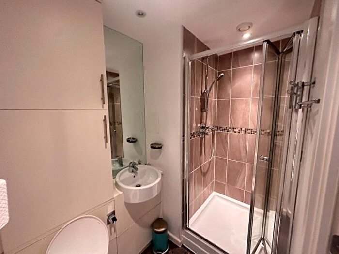 2 Bedroom Flat For Sale In Church Street East, Horsell, Woking, GU21