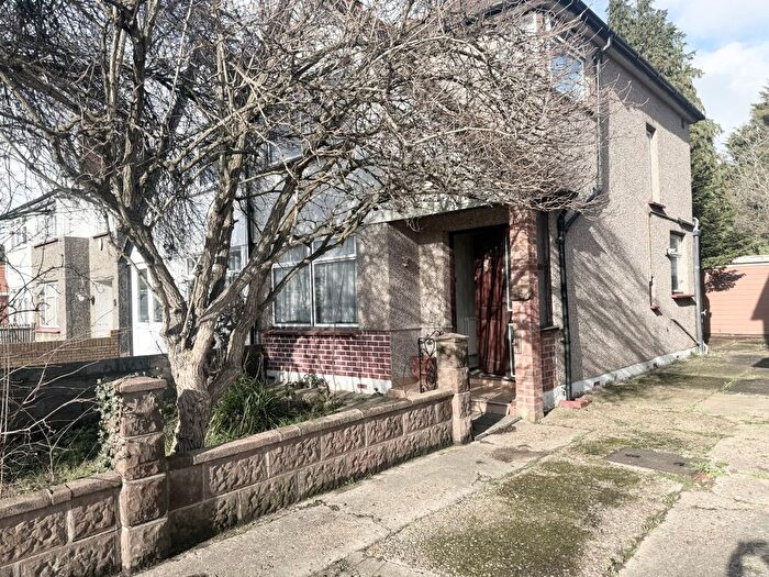 3 Bedroom Semi Detached House For Sale In Elers Road, Hayes, UB3