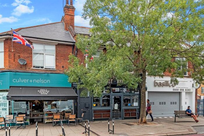 3 Bedroom Flat To Rent In Upper Richmond Road West, East Sheen, SW14