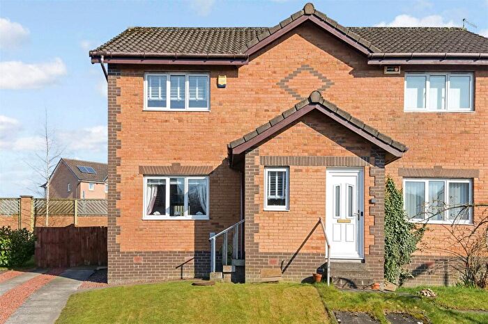 2 Bedroom Semi-Detached House For Sale In Raith Drive, Cumbernauld, Glasgow, North Lanarkshire, G68