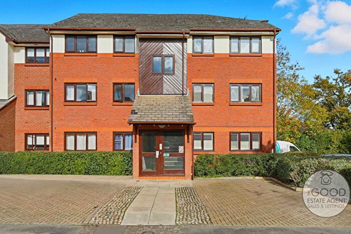 2 Bedroom Flat For Sale In Maple Gate, Loughton, IG10