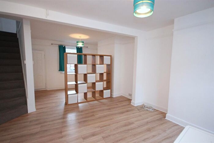 3 Bedroom Terraced House To Rent In Moor Road, Rushden, NN10