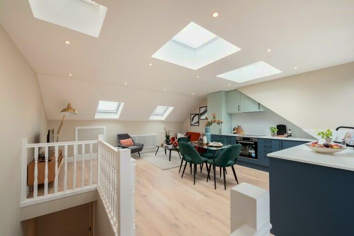 2 Bedroom Flat For Sale In Lindley Road, London, E10