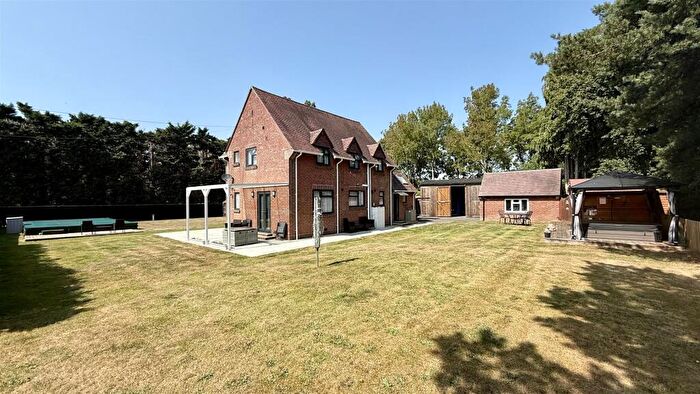 3 Bedroom Detached House For Sale In Wattons Lane, Matchams, Ringwood, BH24