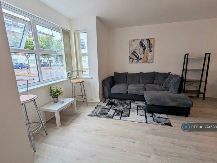 2 Bedroom Flat To Rent In Chancellor Court, Liverpool, L8