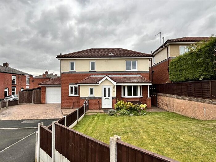 4 Bedroom Detached House For Sale In Wells Drive, Dukinfield, SK16