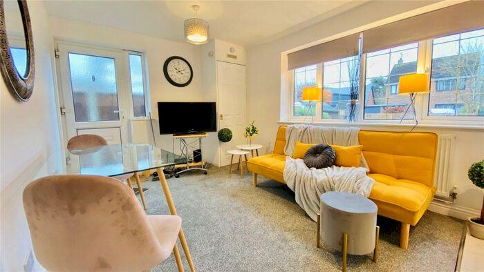 Apartment To Rent In Woods Road, Caversham, Reading, RG4