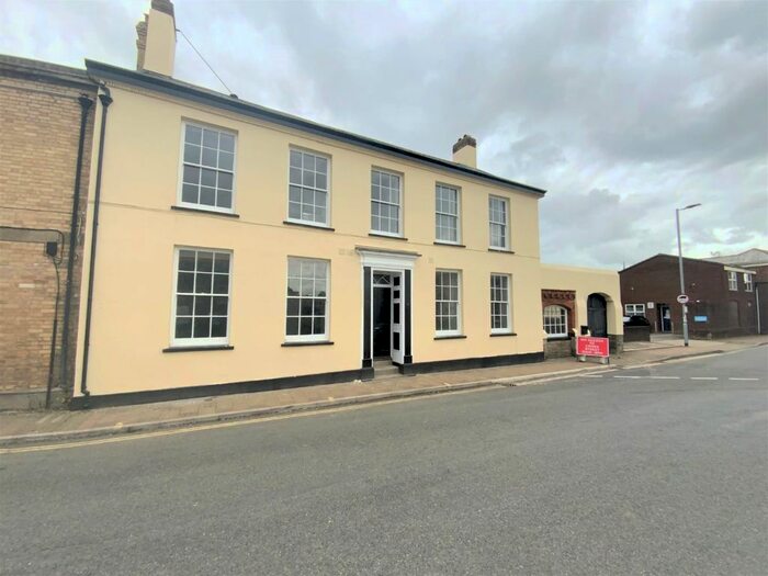 2 Bedroom Flat To Rent In Castle Street, Barnstaple, EX31