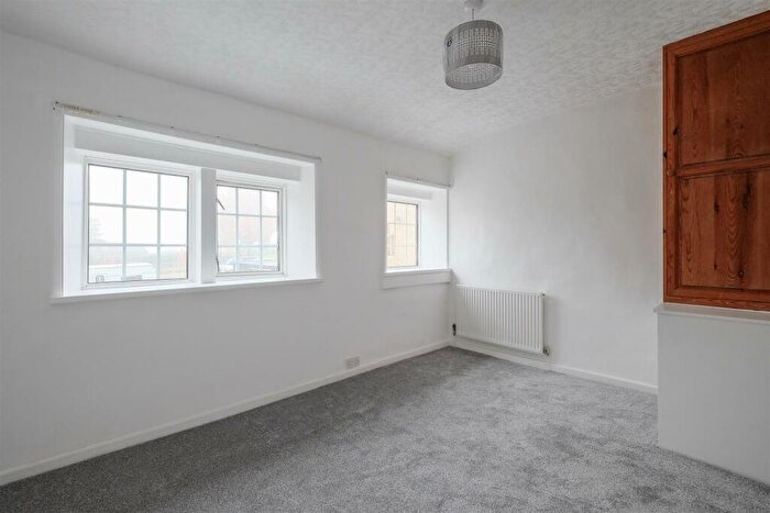 2 Bedroom Cottage For Sale In Warley Town Lane, Warley, Halifax, HX2